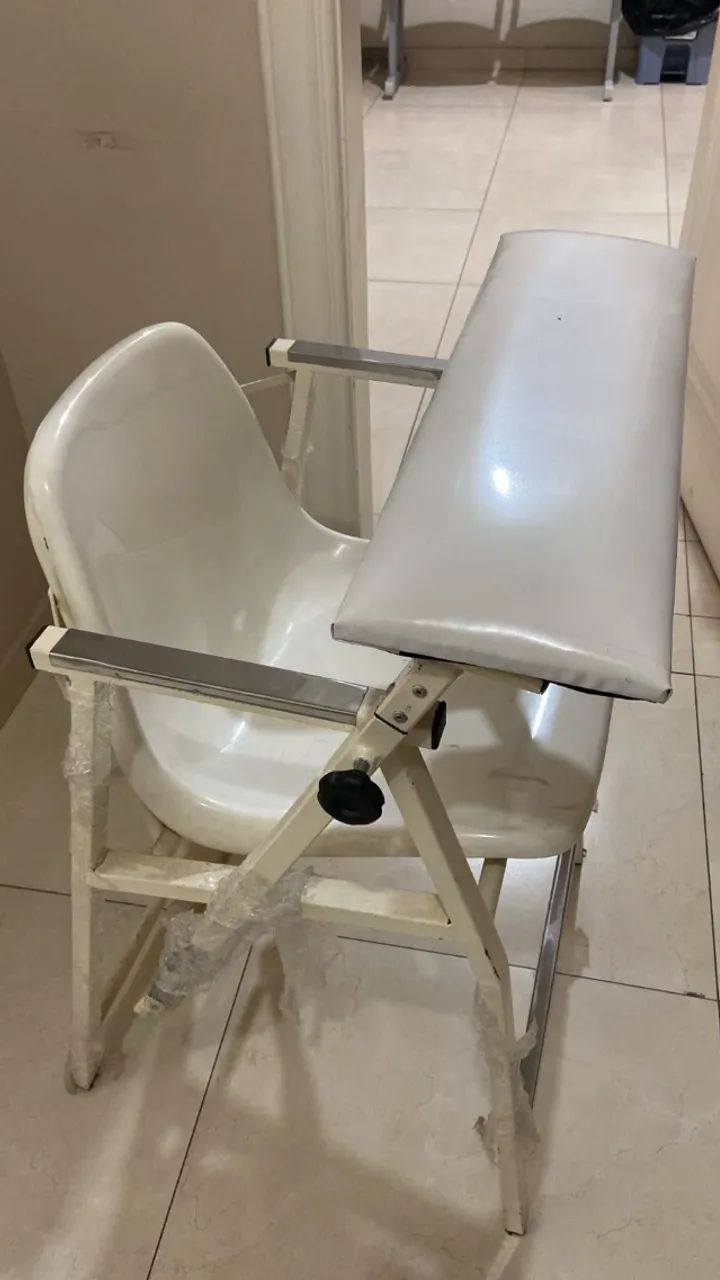 Três Poltronas de Coleta Laboratorial - Foto 5