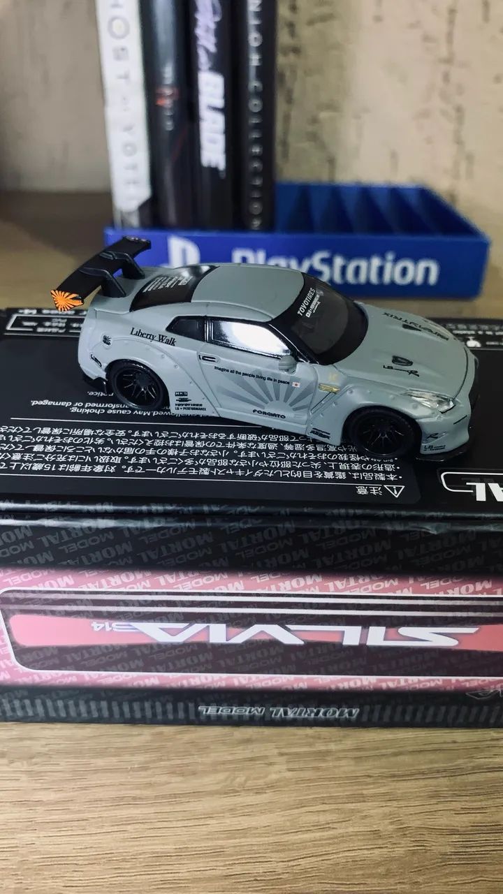 Nissan GT-R (R35) LB-Works da Liberty Walk na cor cinza fosco