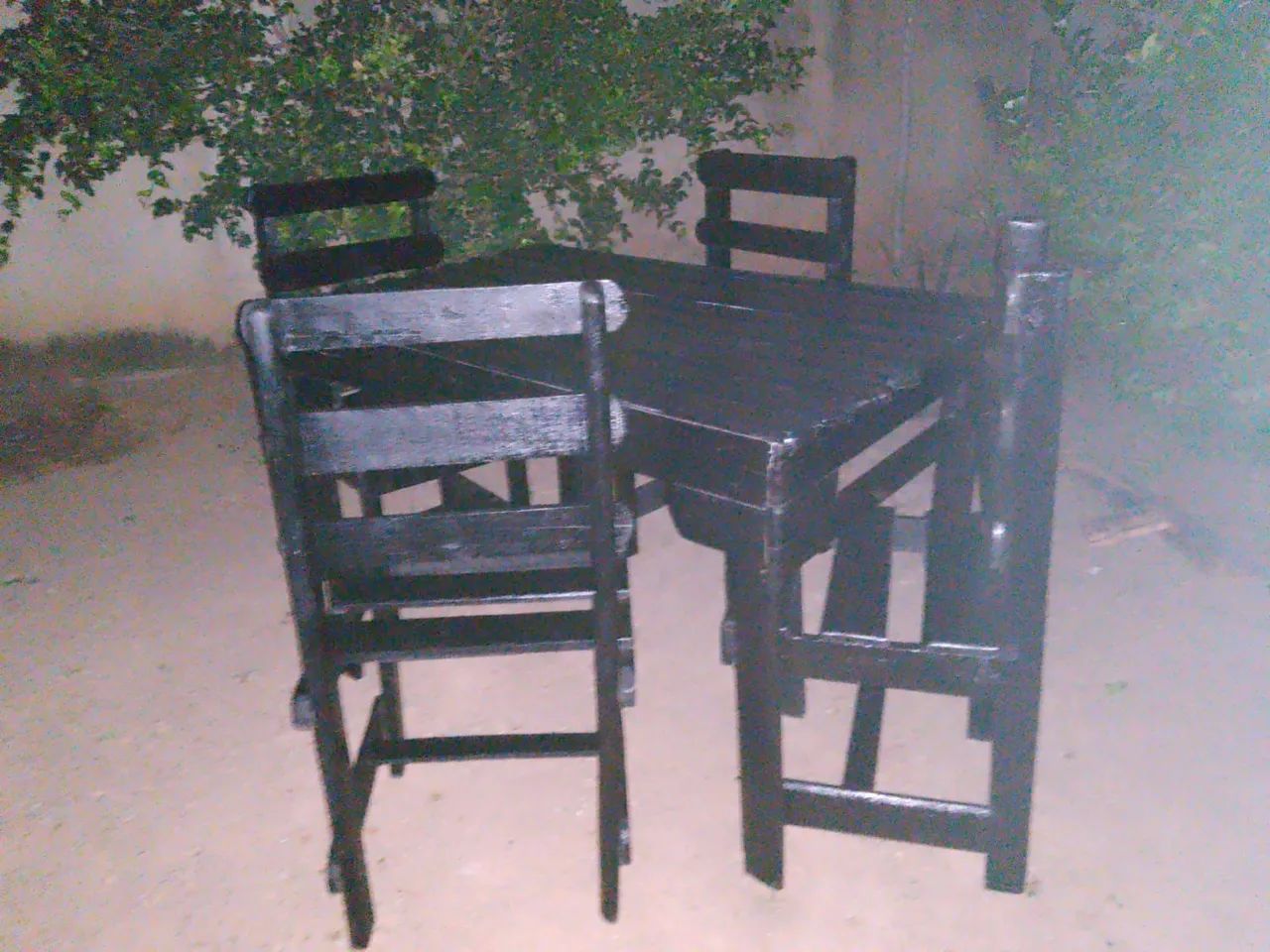 Conjunto de móveis de madeira. - Foto 2