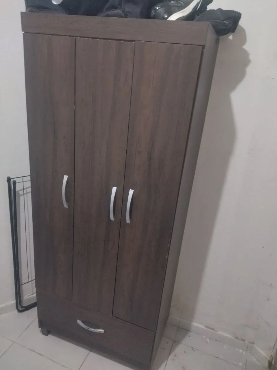 Móveis ótimo estado menor valor 450 os dois ( sofá , guarda roupa solteiro )  - Foto 3