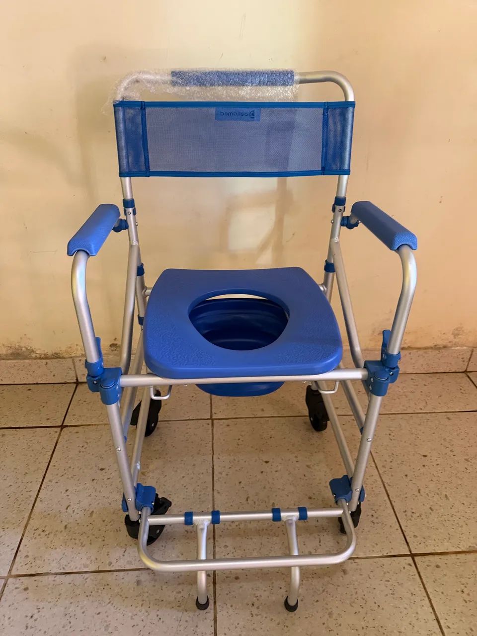 Cadeira higiênica nova, nunca usada  - Foto 4