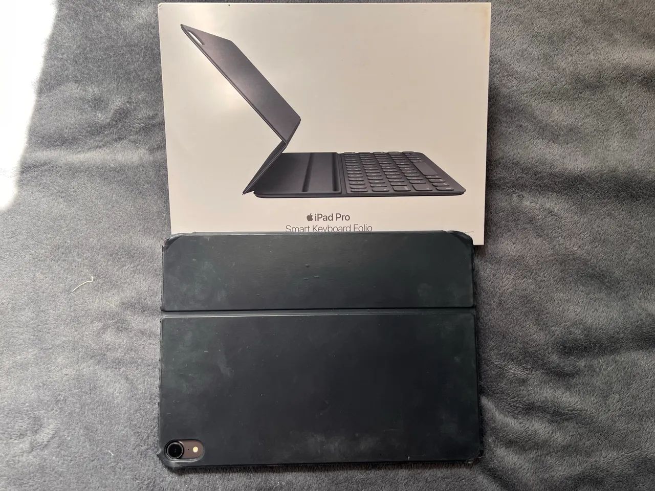 Smart Keyboard Folio Apple Com defeito no Delete e marcas nas laterais - Com caixa - Foto 2
