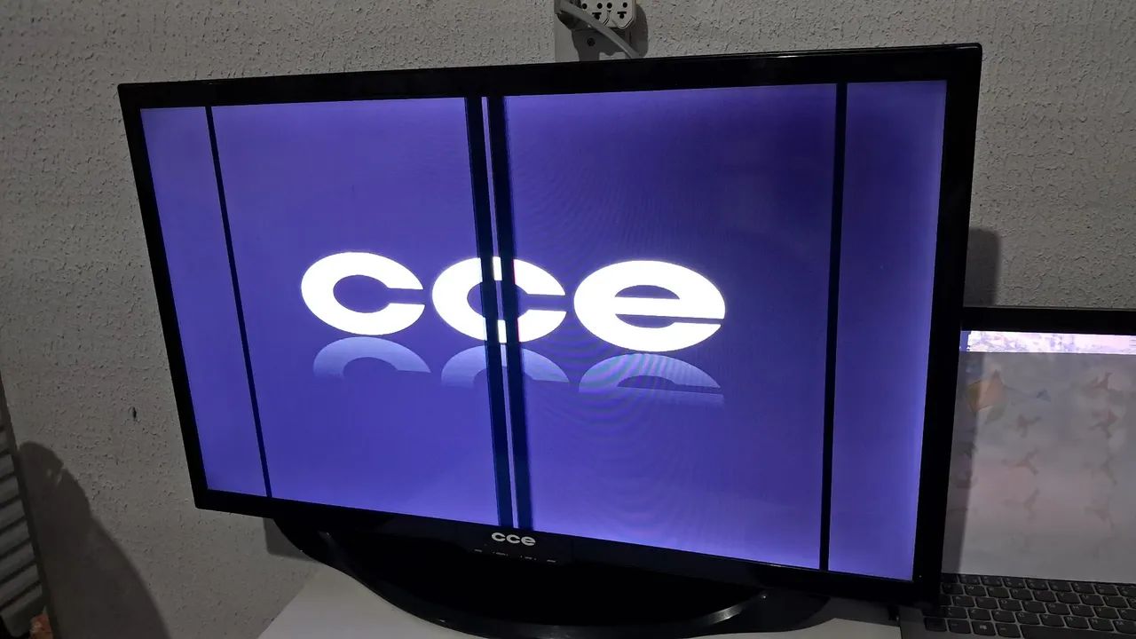 Tv 32 CCE - Foto 2
