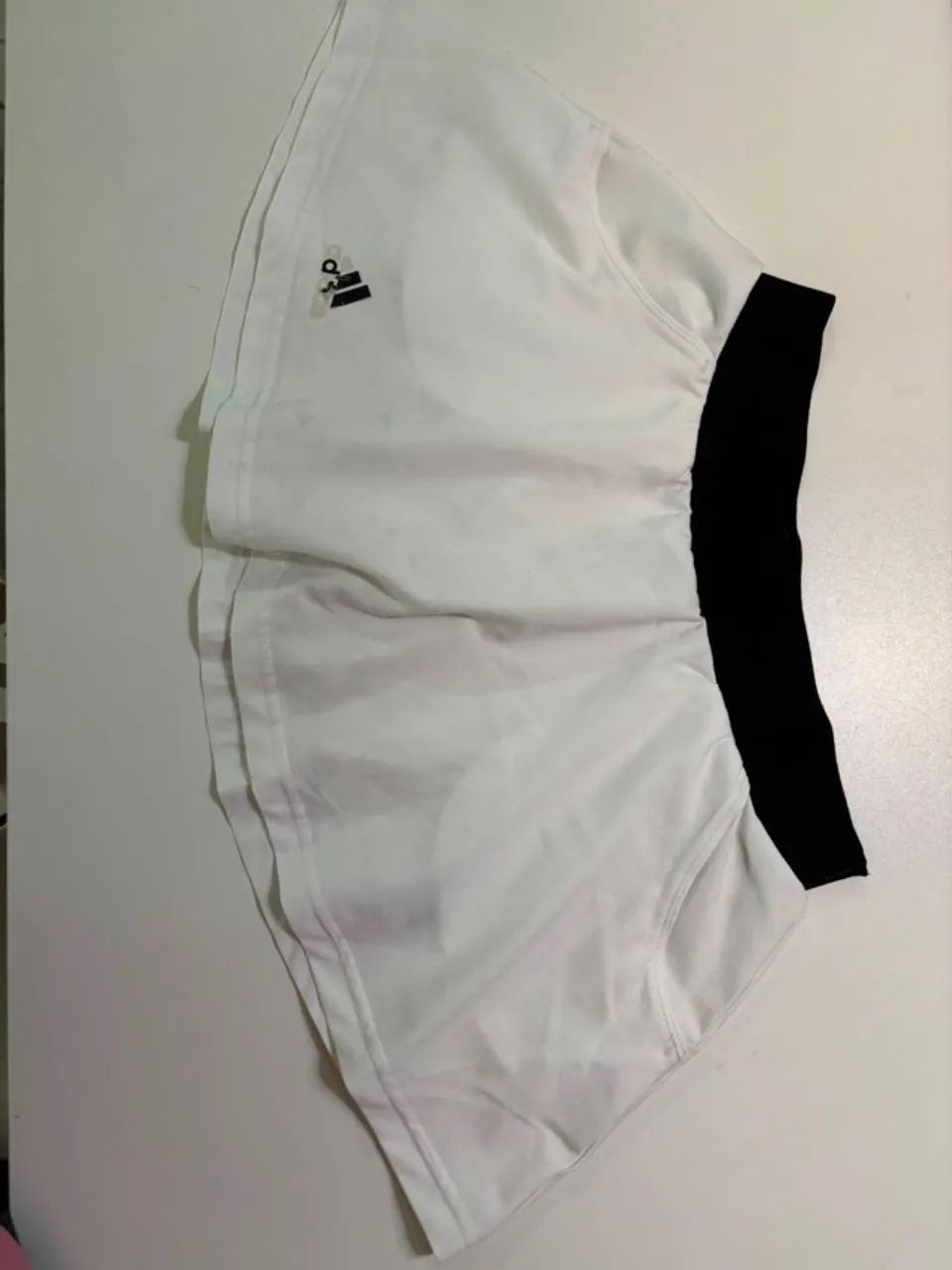 Short-saia branco adidas com bolso interno e externo tam XS (PP)