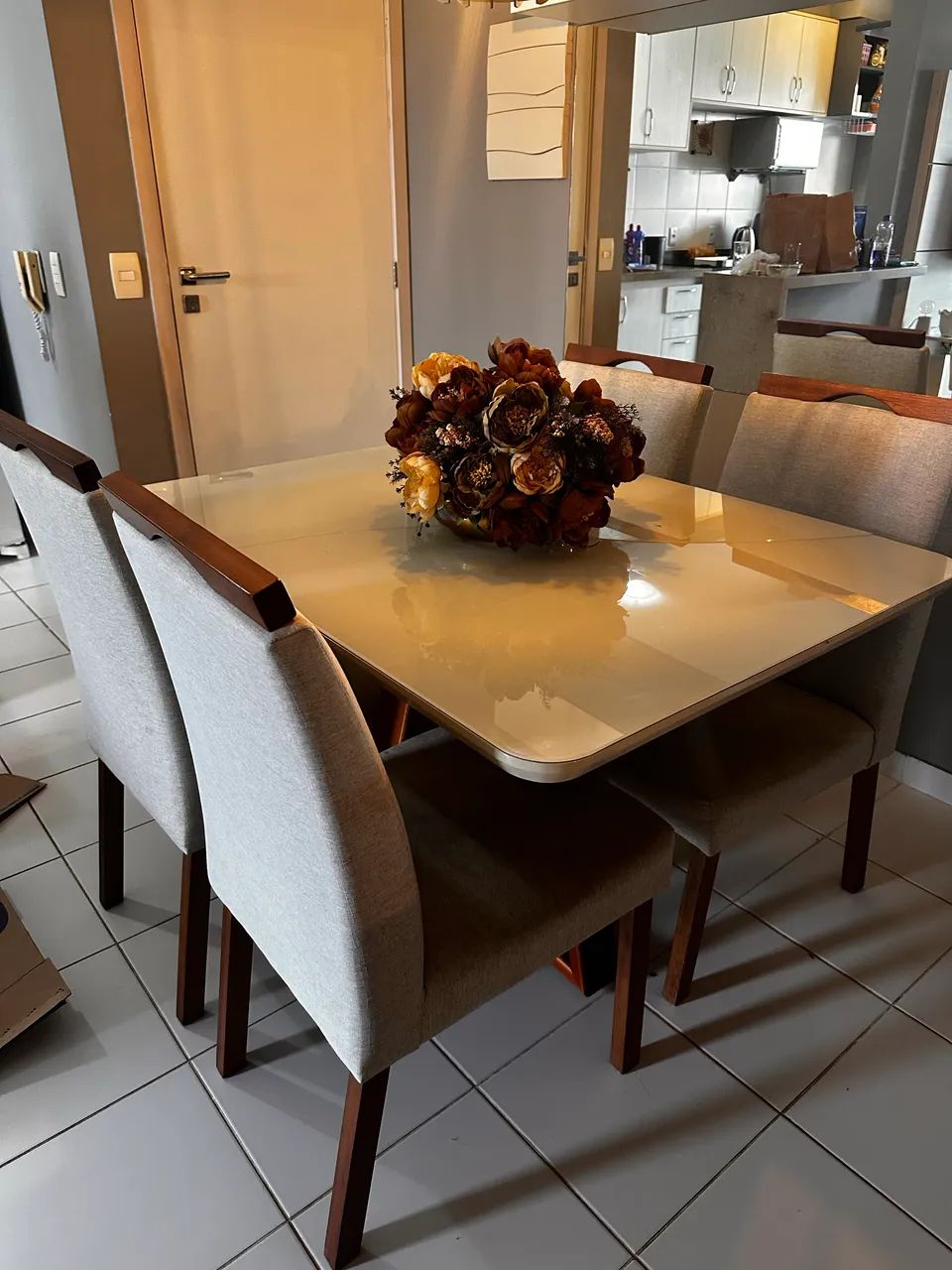 Mesa de Jantar + arranjo