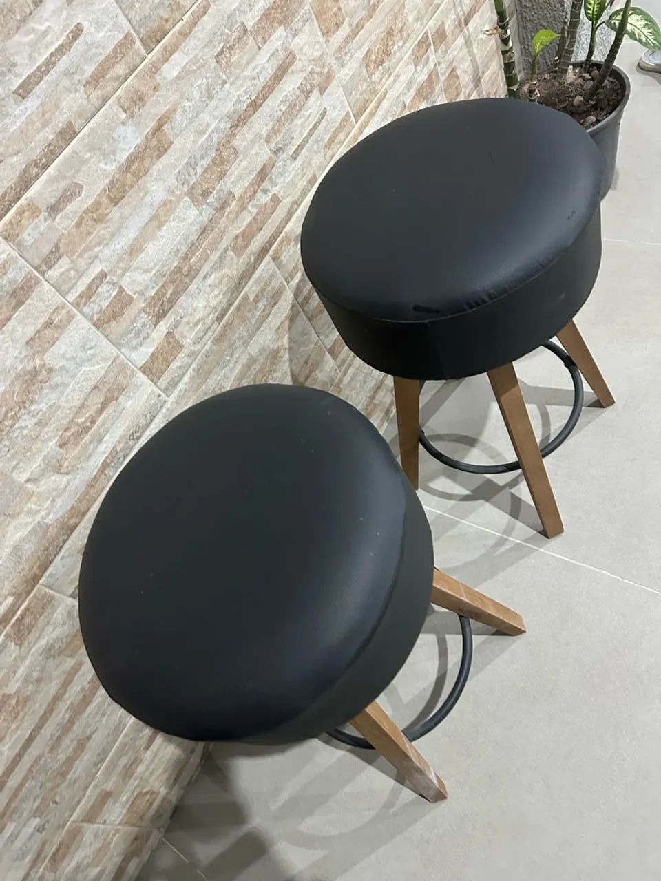 Vendo banqueta de couro  - Foto 2