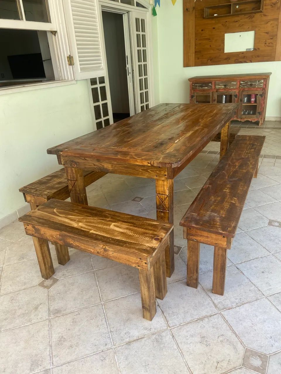 Mesa madeira com bancos  - Foto 2