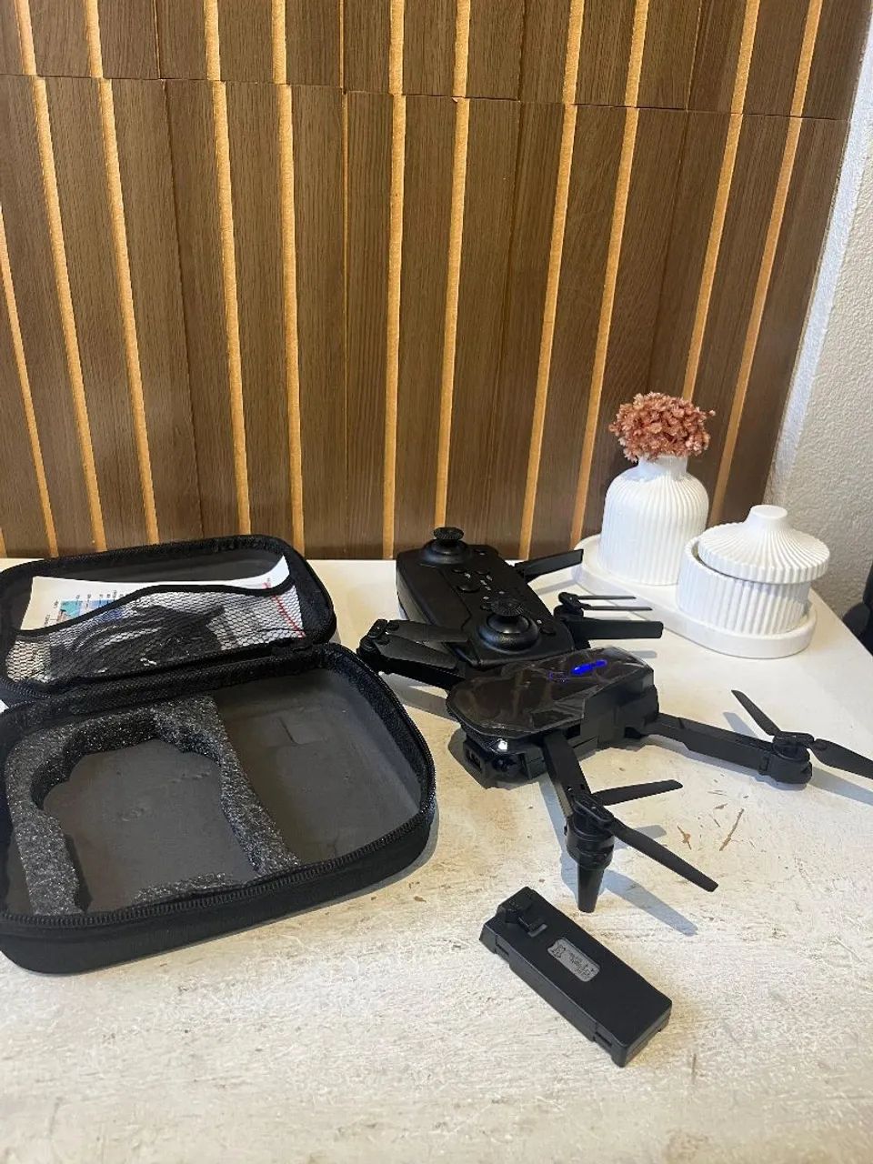 DRONE E88 COM 2 BATERIAS E MALETA - Foto 2