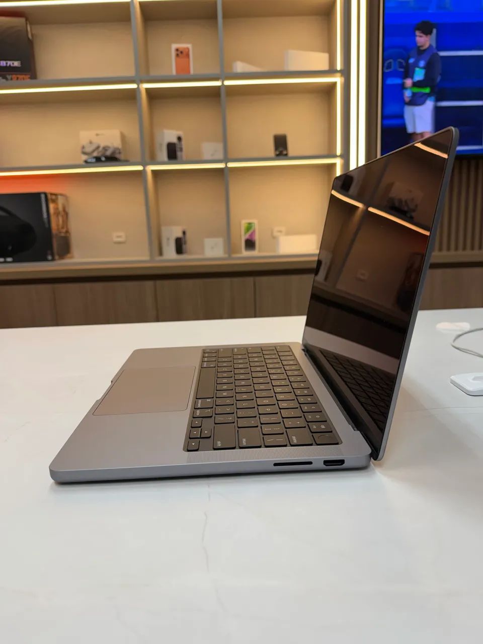 MacBook Pro 14
