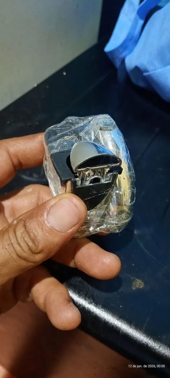 Suporte de parede para vidro novo.