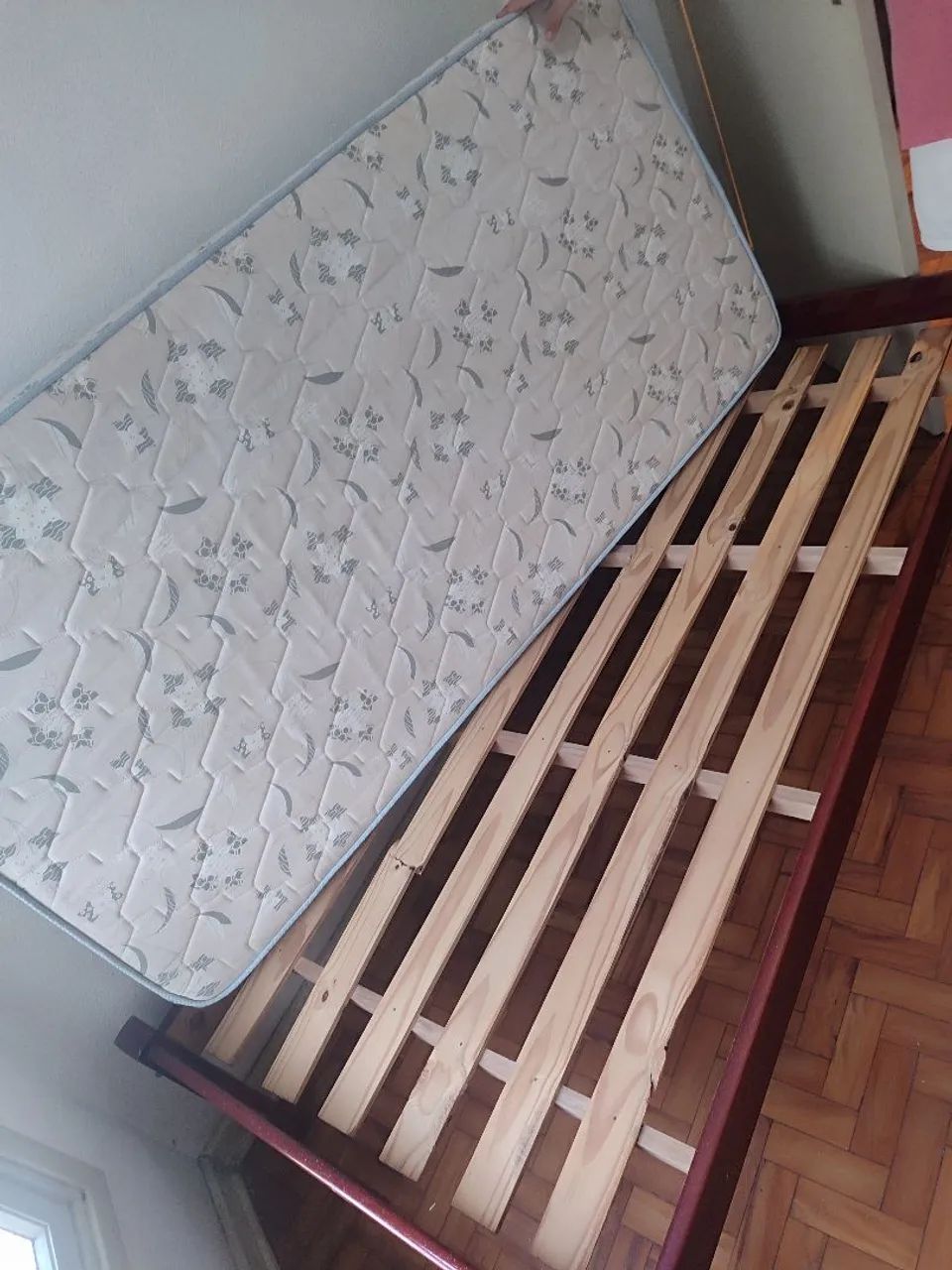 Cama de solteiro madeira são 2 camas 