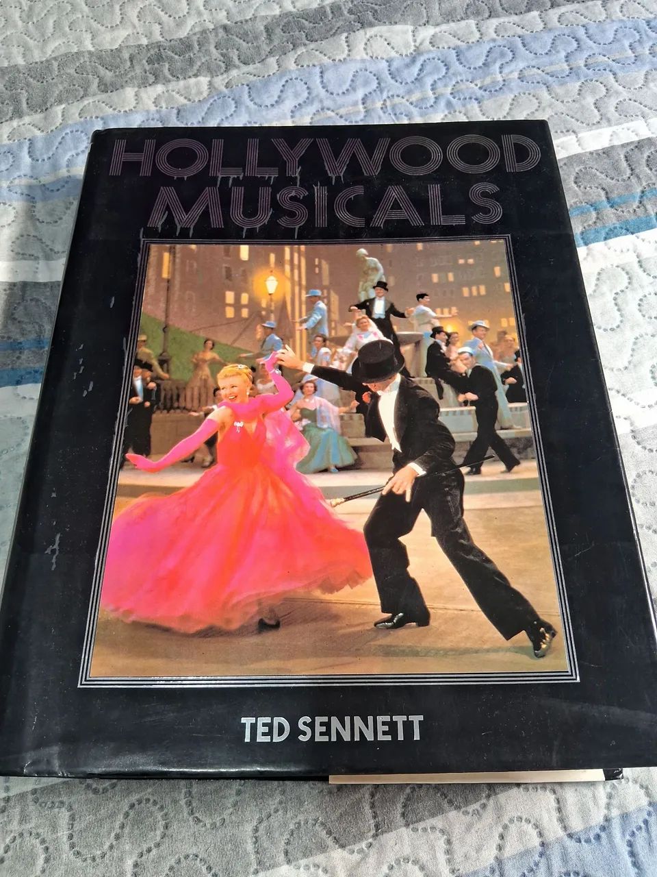 アート・デザイン・音楽 HOLLYWOOD MUSICALS TED SENNETT Hollywood Musicals: Sennett, Ted: 9780810980709: Amazon.com: Books