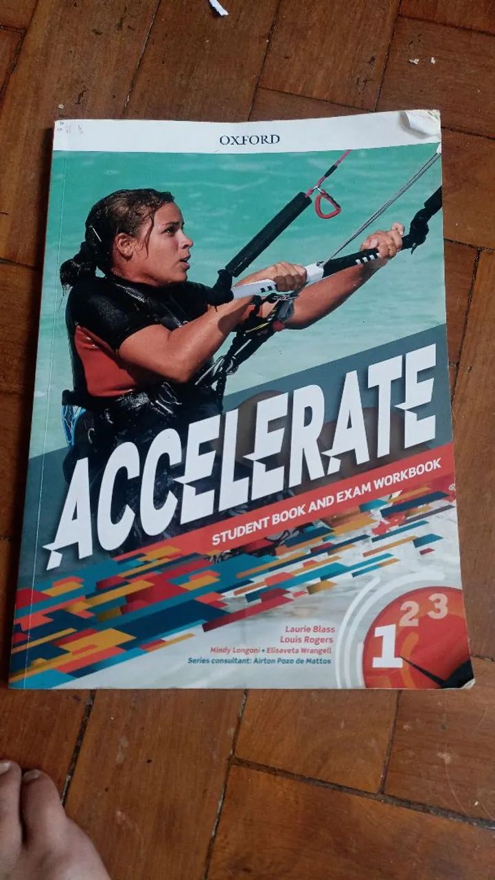 livro de ingles Accelerate vol. 1 