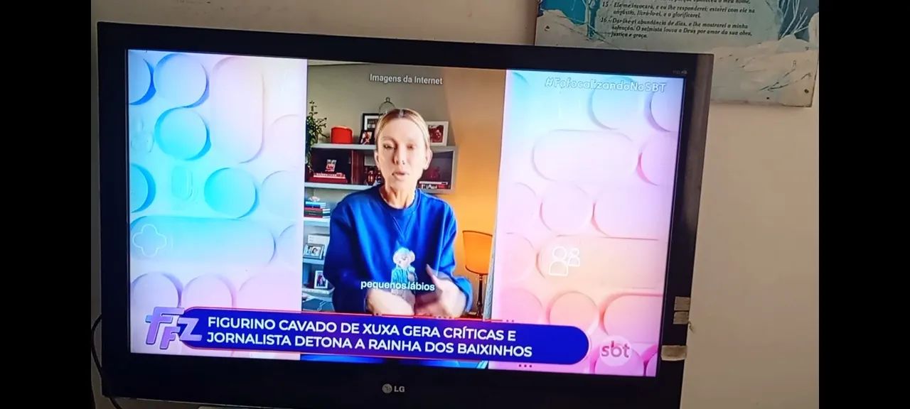 Tv de 42 polegadas funcionando perfeitamente com conversor e cabos