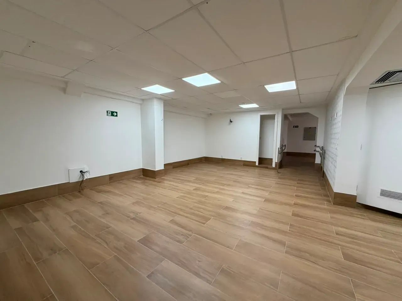 MÓVEL COMERCIAL À VENDA | ESQUINA MILTON SANTOS × GARIBALDI - Foto 2