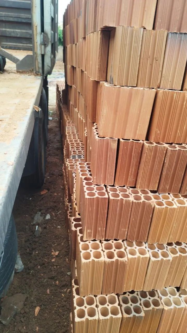 Blocos 8 furos e tijolos diretamente da cerâmica para sua obra 
