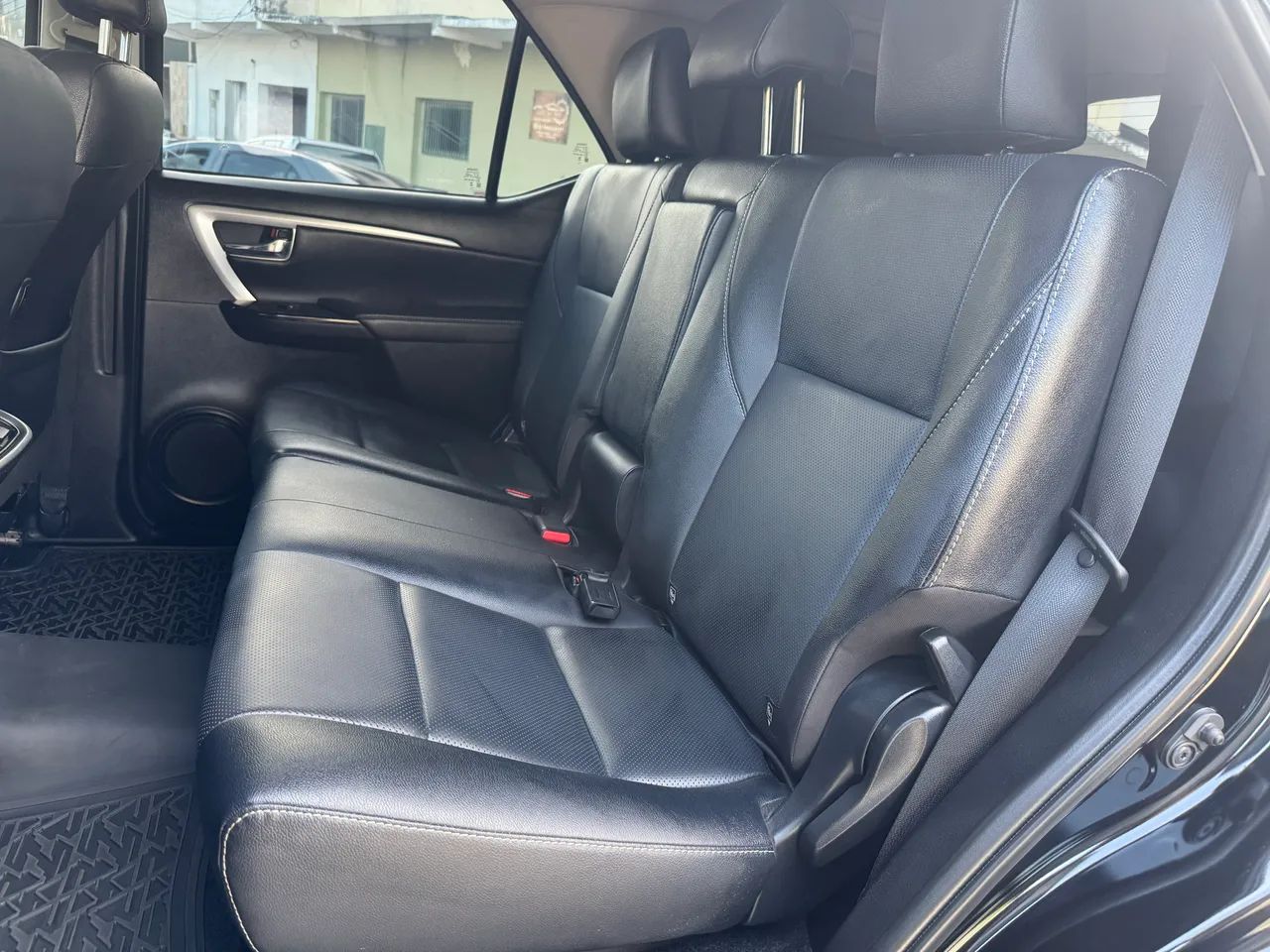 Toyota Hilux SW4 SRX Plat. 4X4 2.8 TB Die. Aut. 2025 - Foto 5