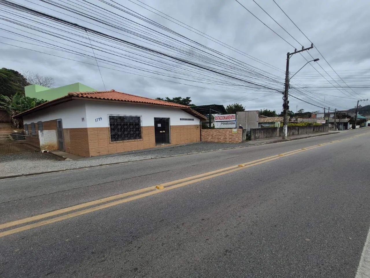 Loja Exclusiva para Aluguel em Ribeirão da Ilha, Florianópolis (58m²)