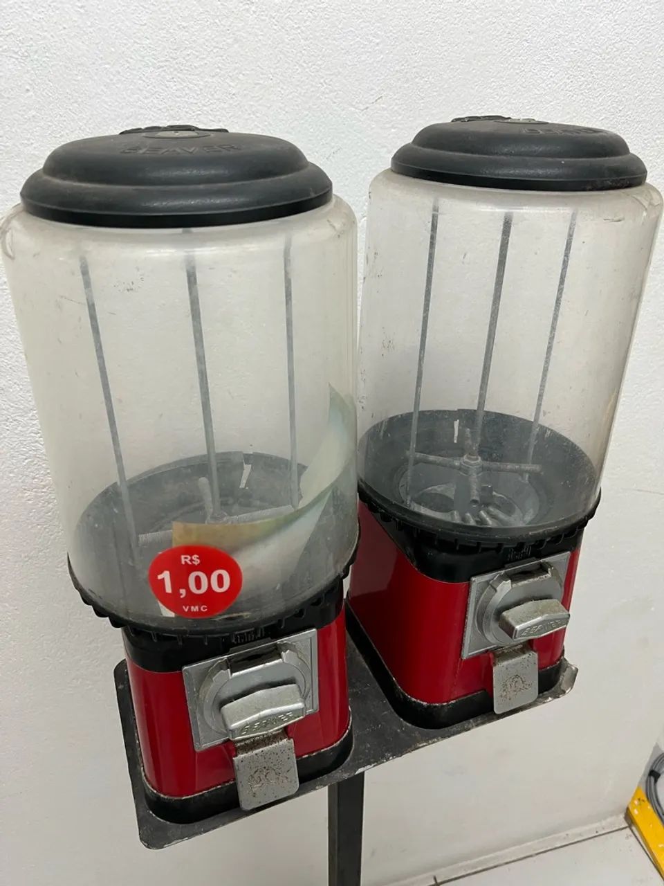 Dupla de Máquinas Vending Machine Bolinha / Guloseimas com Base (Para Reformar) - Foto 2