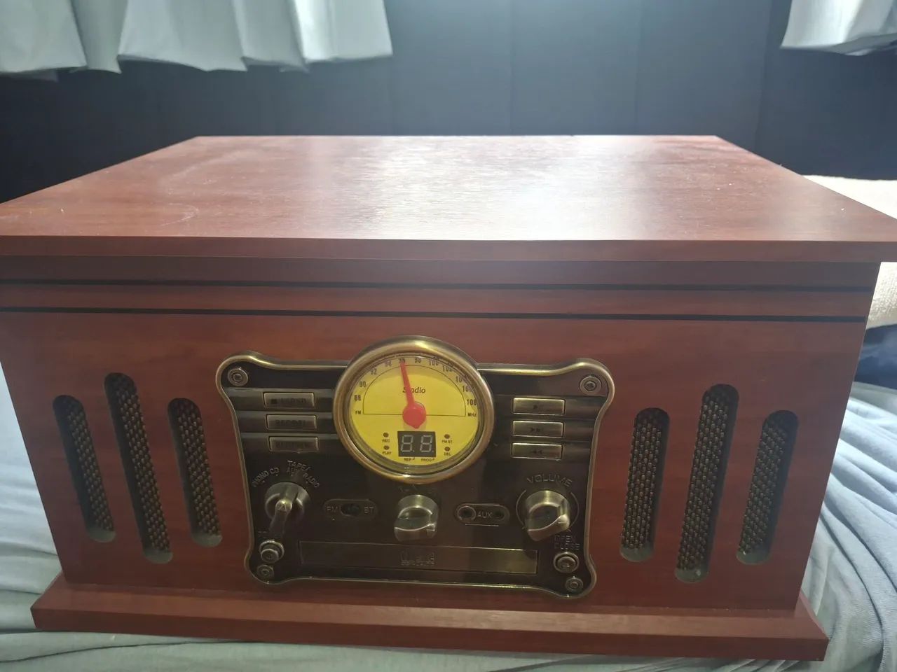 Radio vitrola - Raveo vom 9 funções. 
