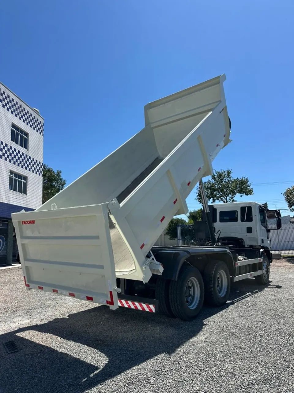 Iveco tector 260e30 6x4 - 2023 - Foto 6