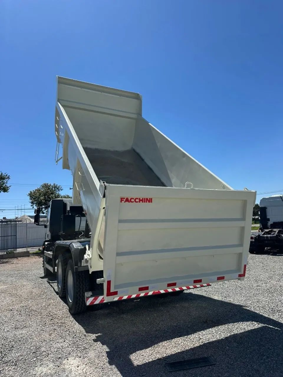 Iveco tector 260e30 6x4 - 2023 - Foto 5