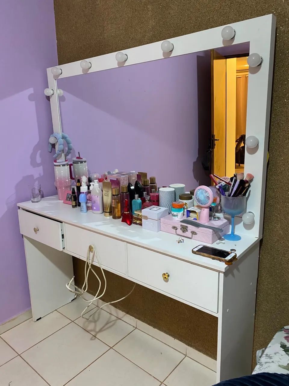 estou vendendo uma penteadeira 