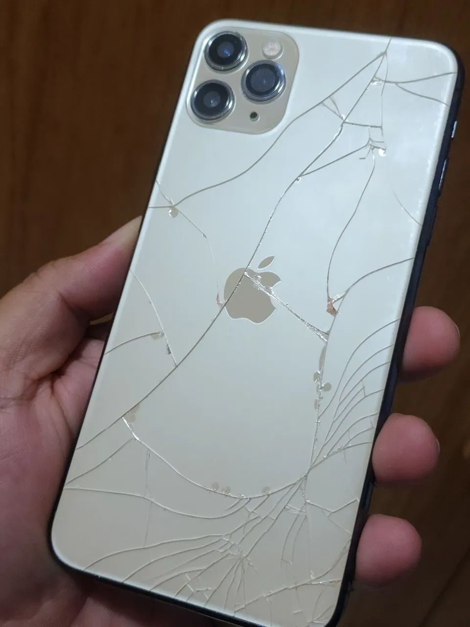 Iphone 11 Pro Max 256 Traseira Trincada - Celulares e Smartphones