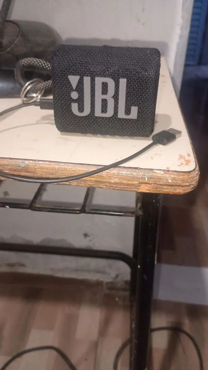 Caixa da JBL número 4