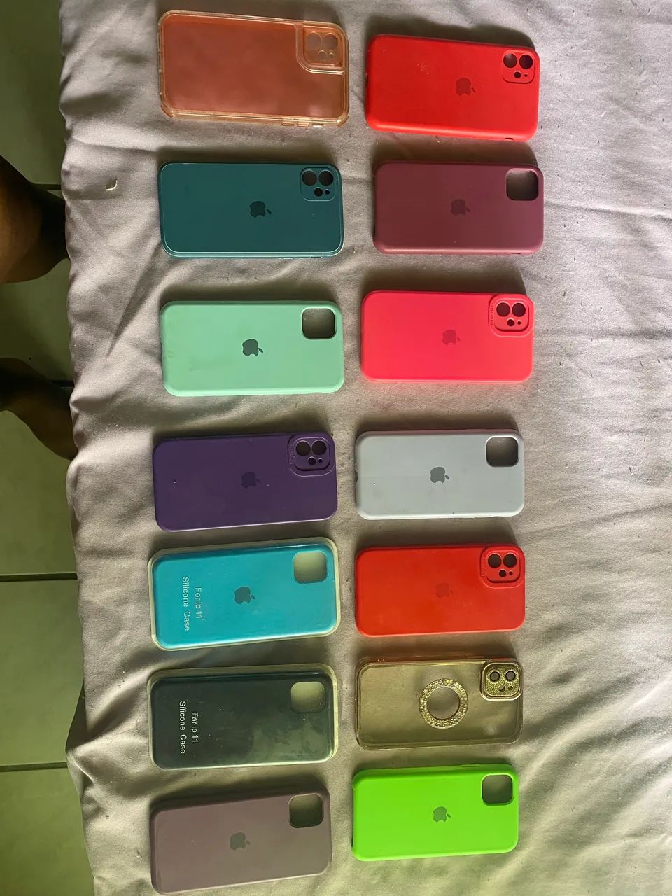 14 capas de iPhone 11 - Foto 2