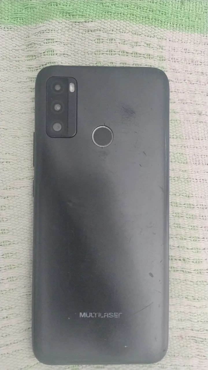 Celular com tela quebrada pra trocar de peça