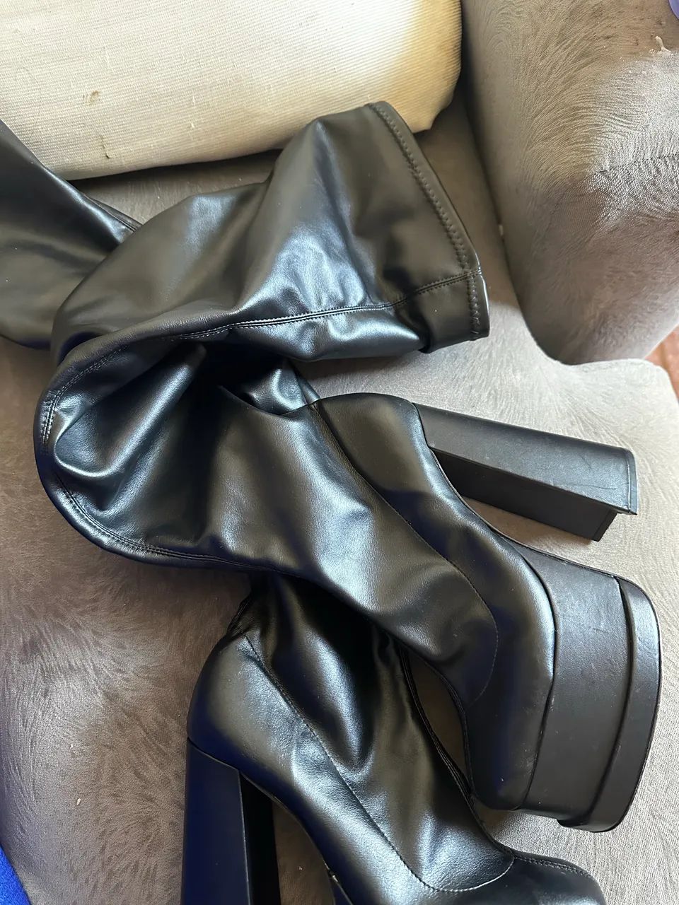 Bota cano longo SHUTS