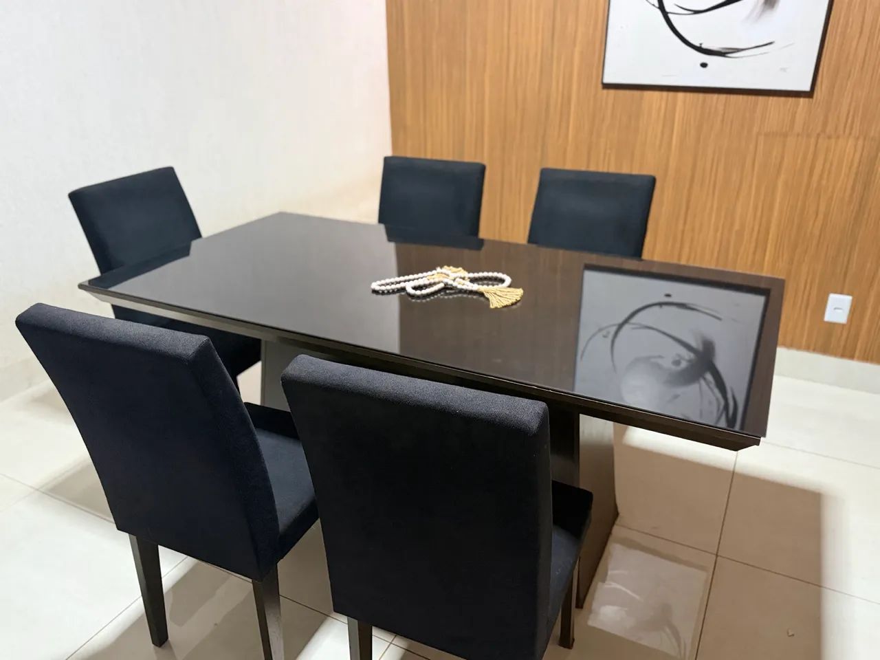 Mesa de jantar tampo de vidro preto