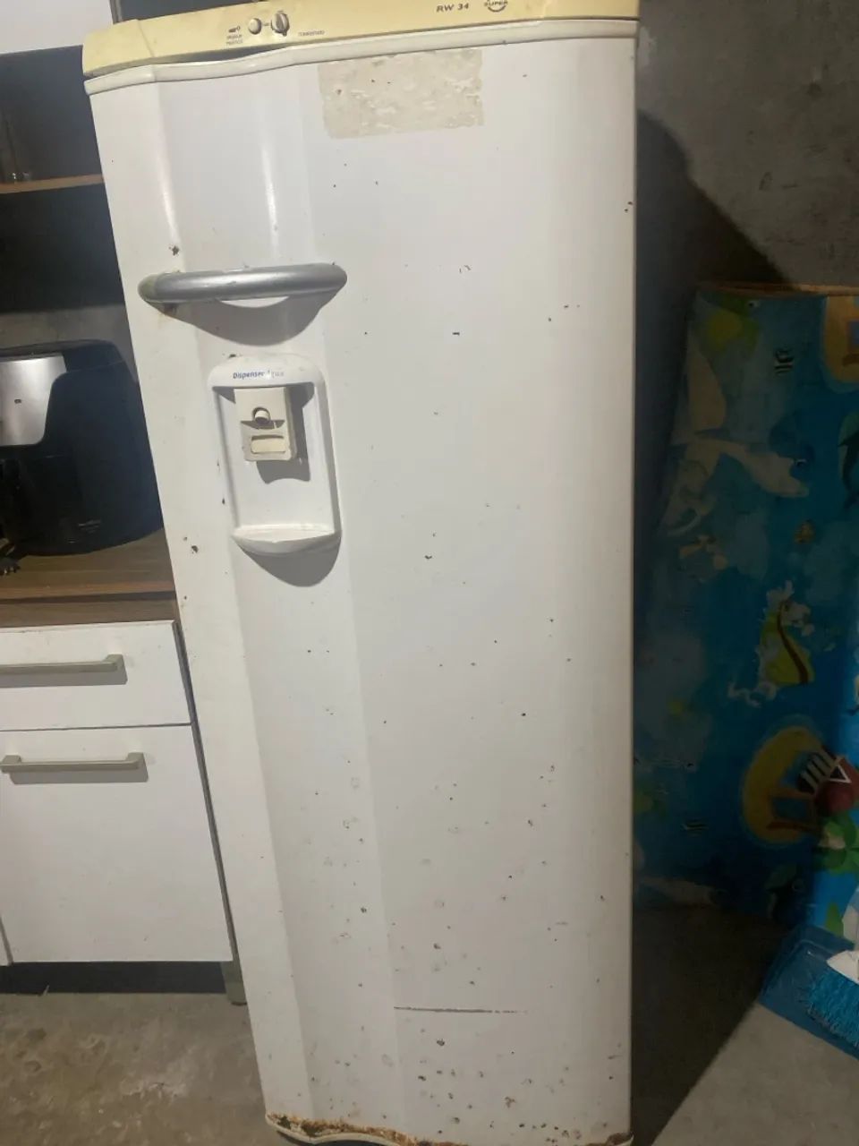 Vende se geladeira 