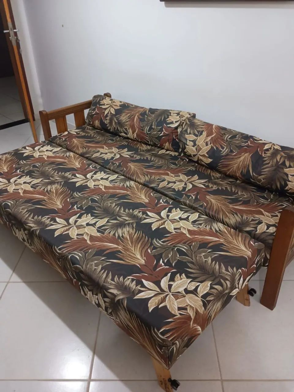 Sofá cama c 2 puffs - Foto 4