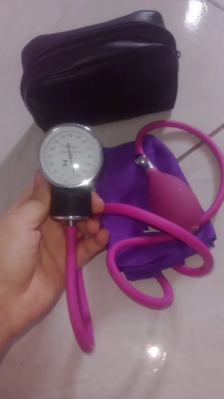 Esfigmomanômetro roxo