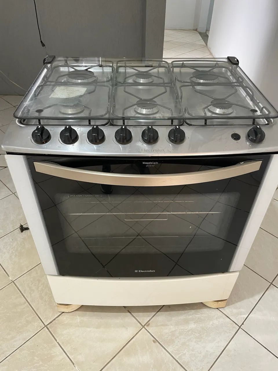 Fogão 6 bocas marca Electrolux