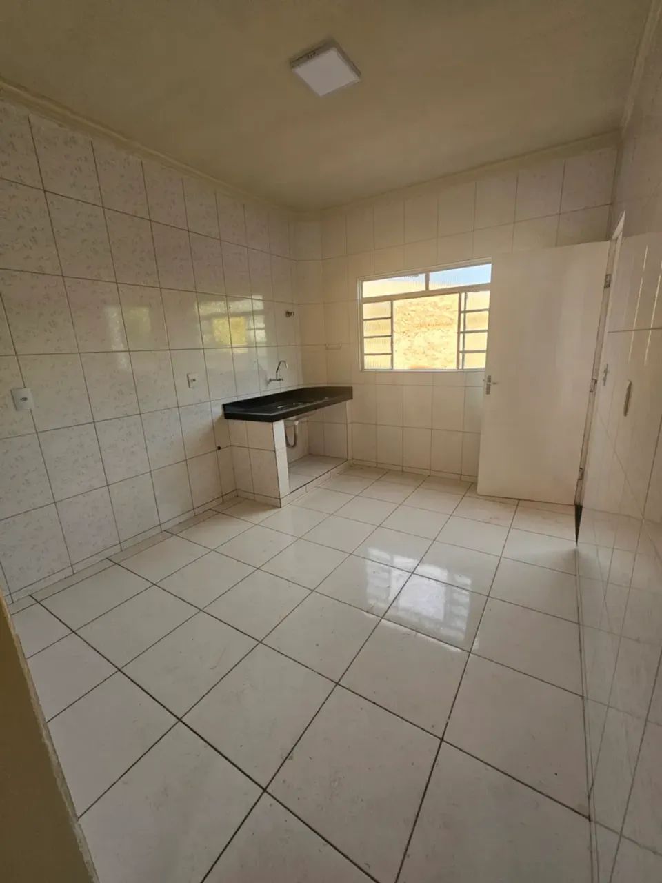 Apartamento barato com suite e sacada no centro de várzea grande - Foto 4