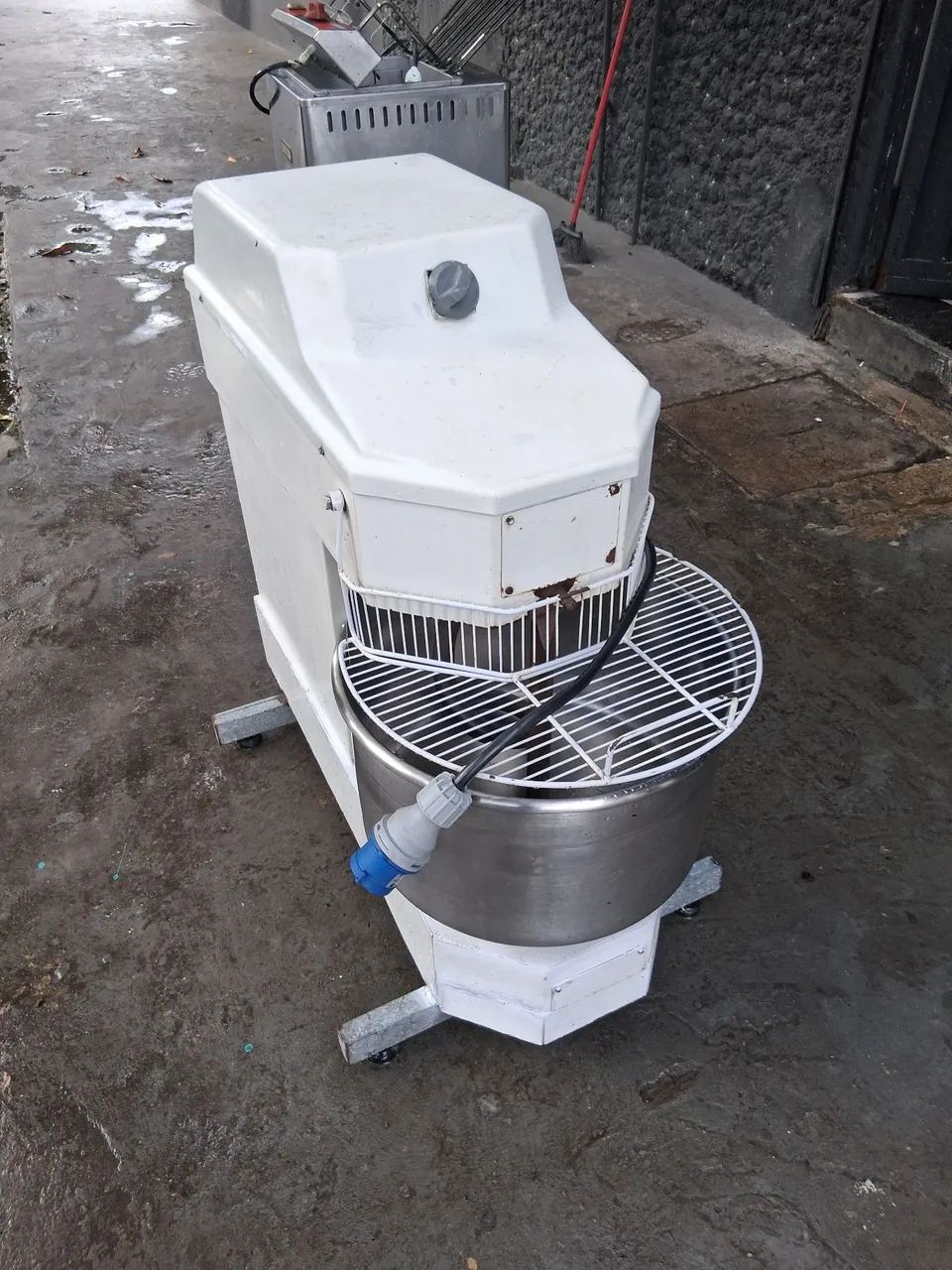 Amassadeira Venâncio VAE25 kg 220v - Foto 4