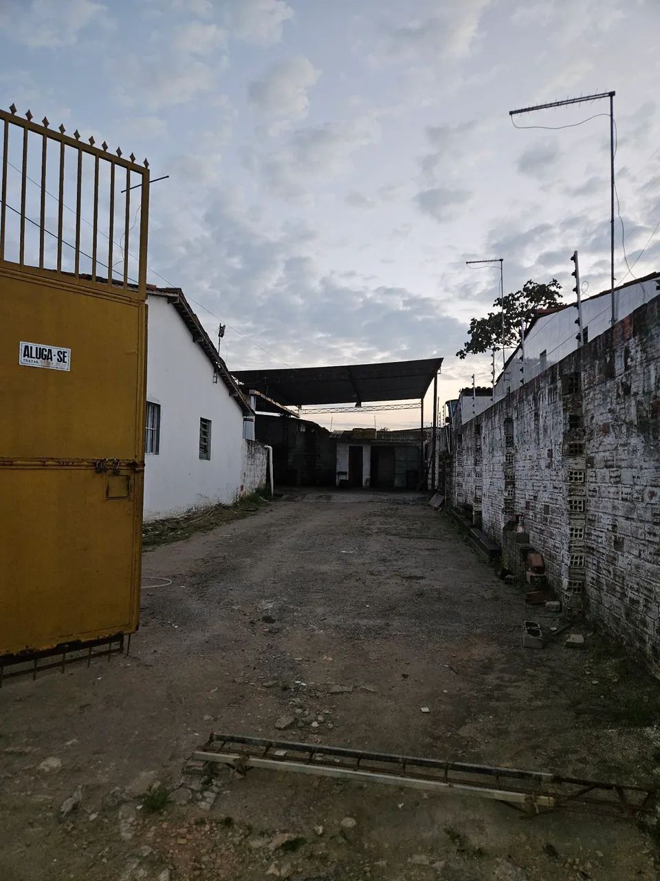 Alugo terreno com área coberta  - Foto 2