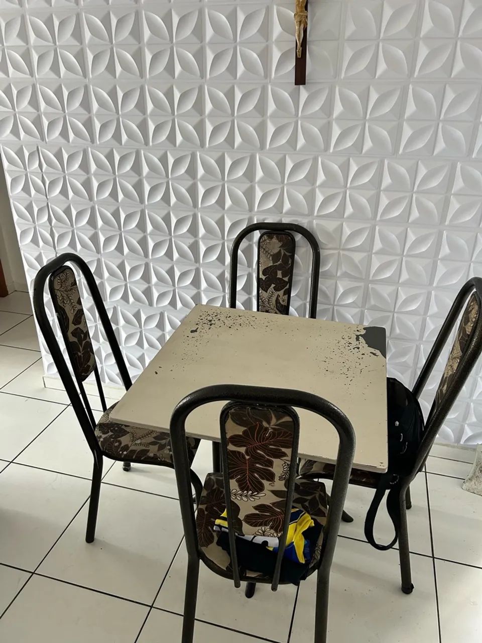 VENDO MESA DE 4 LUGAR - Foto 3
