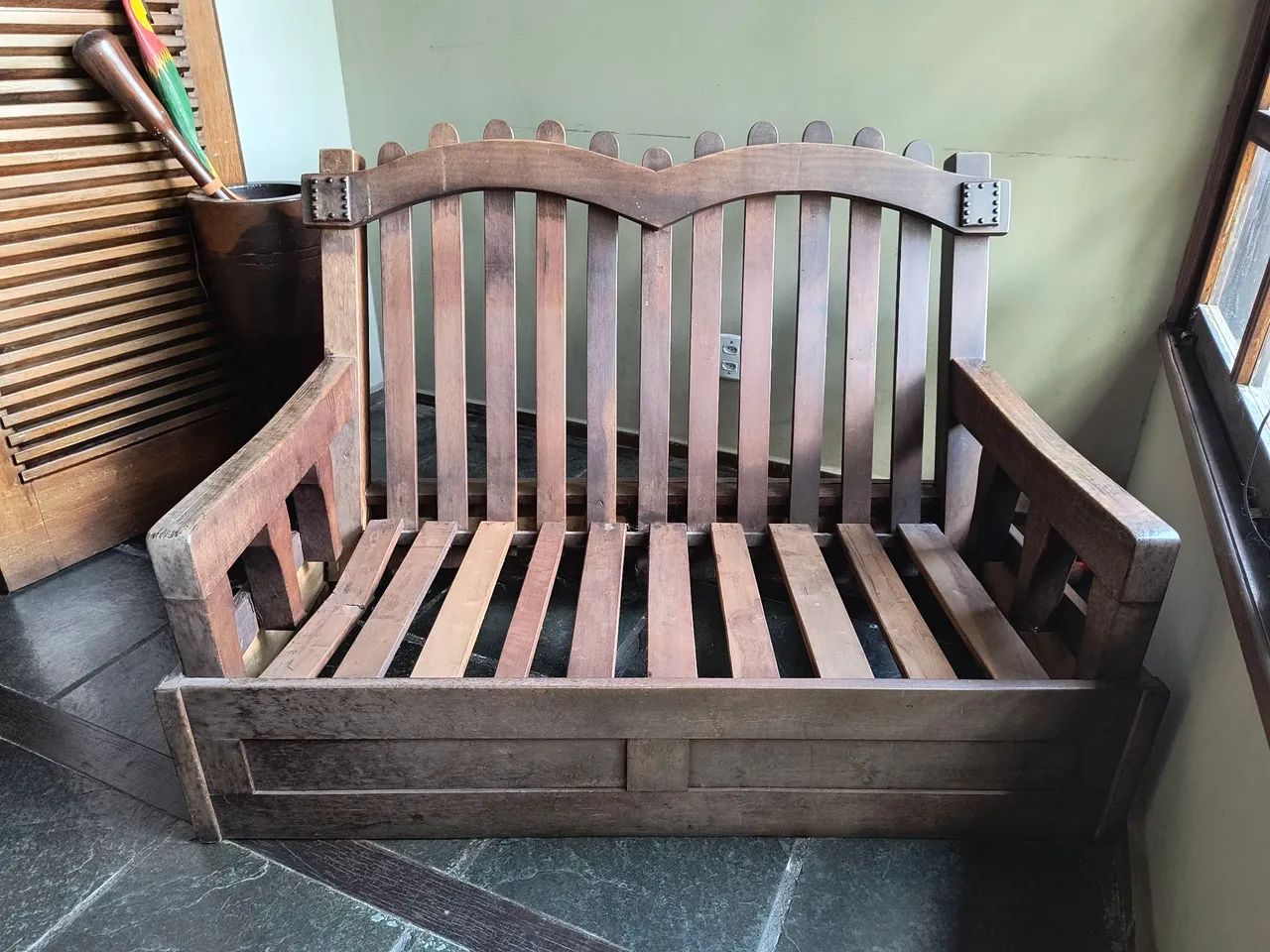 Sofá de madeira de lei65746288589569121