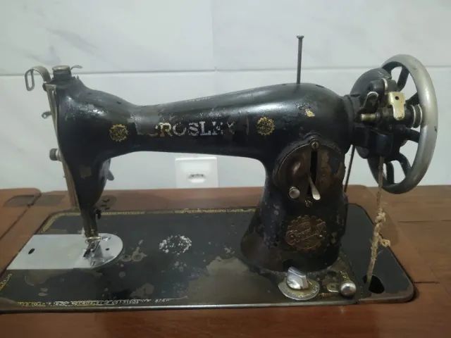 Máquina de costura antiga  - Foto 3