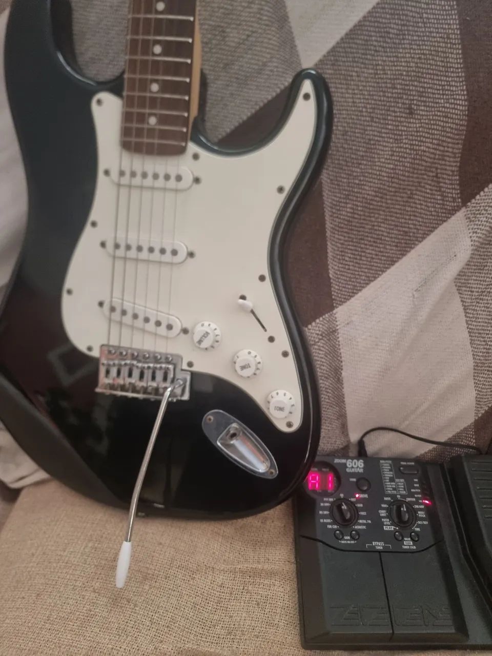 Guitarra + pedaleira 
