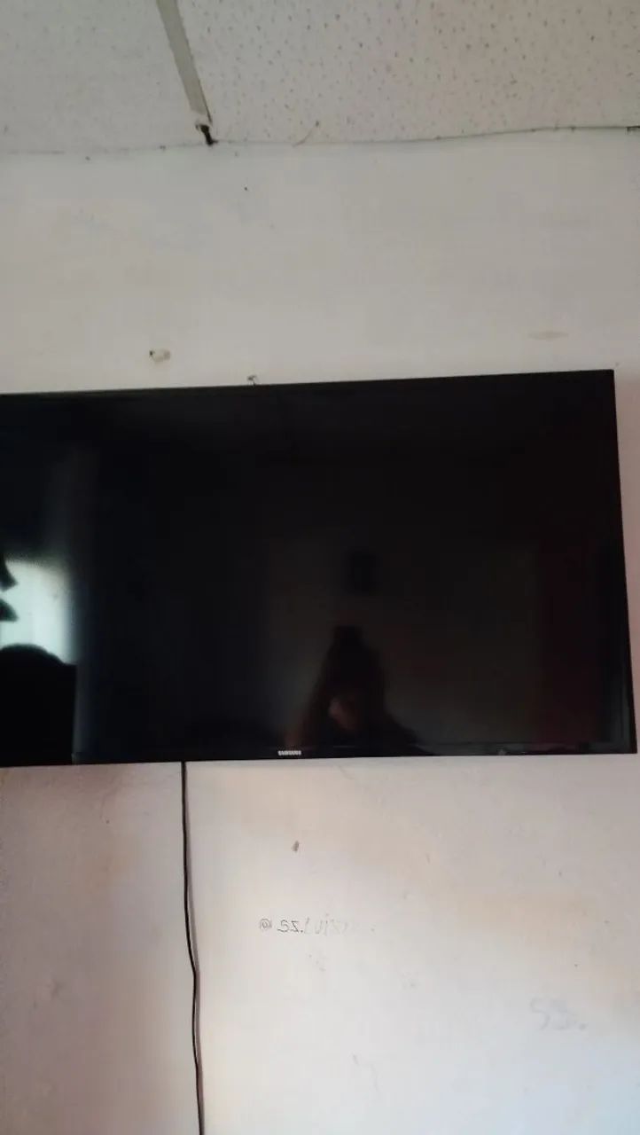 Vendo essa tv ismarti Samsung 43 polegadas não está ligando.