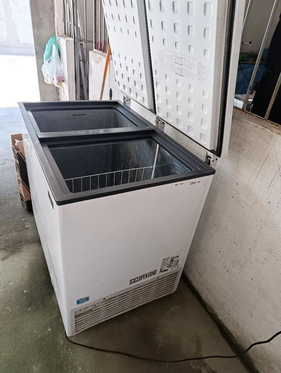 Freezer Esmaltec 305 Litros - 2 Portas  - Foto 5