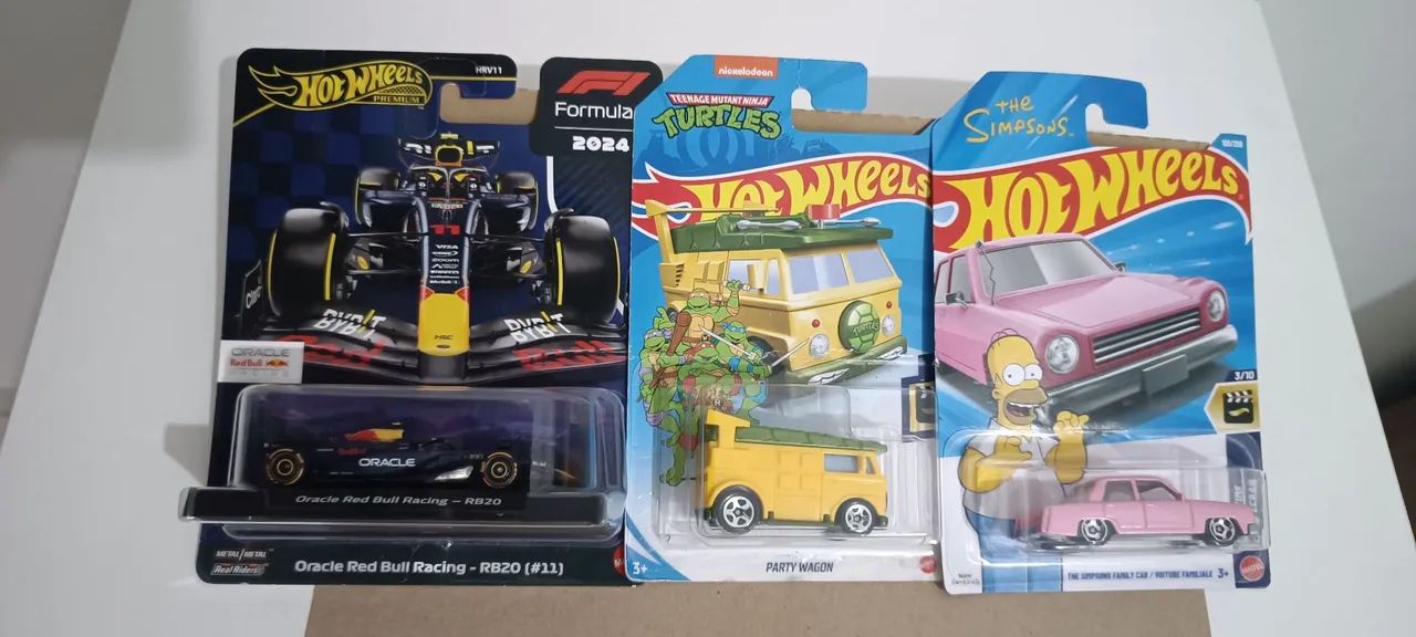 Kit três Hotwheels temáticos/Premium 