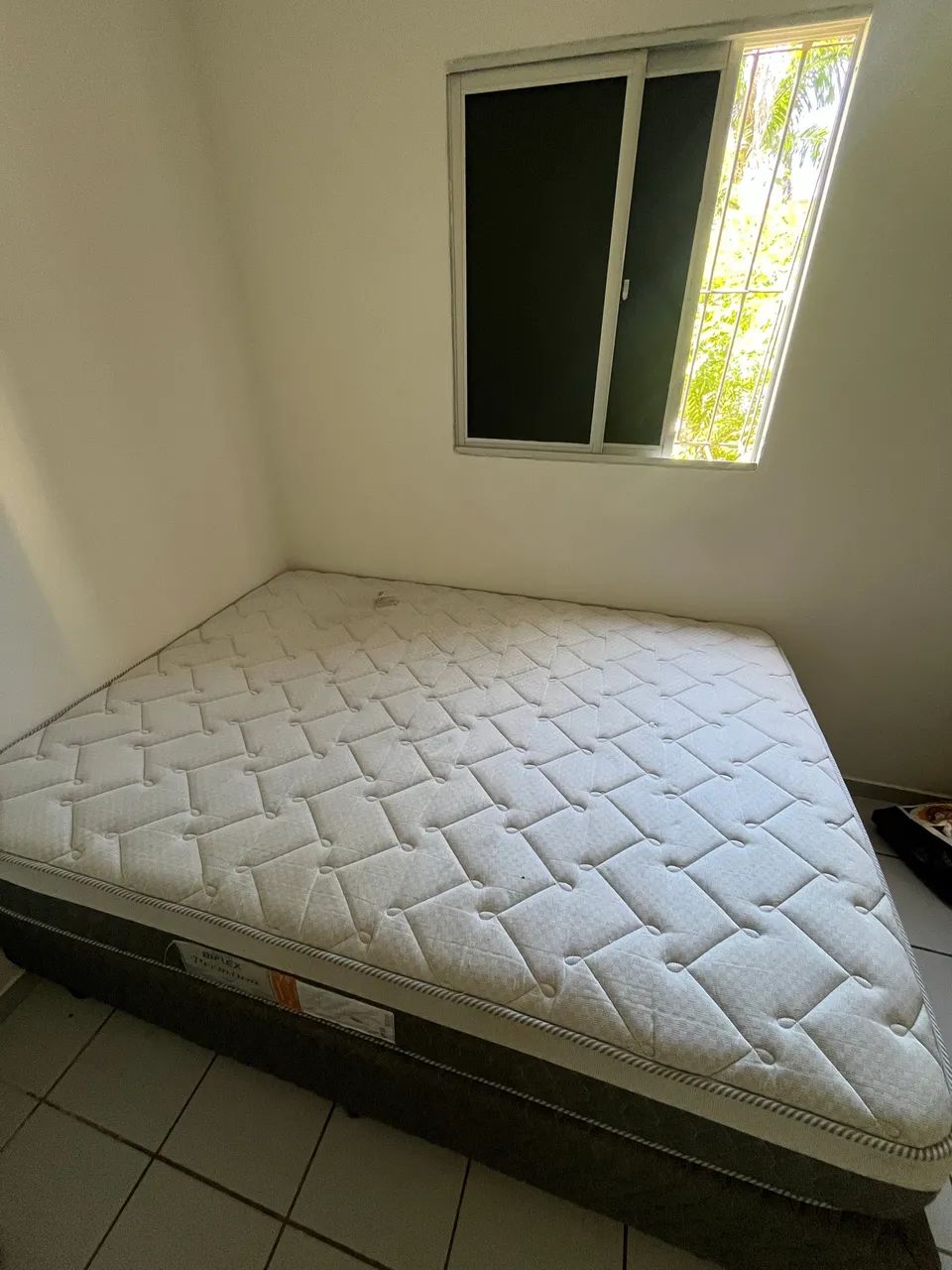 Cama box casal em ótimo estado pra vender logo