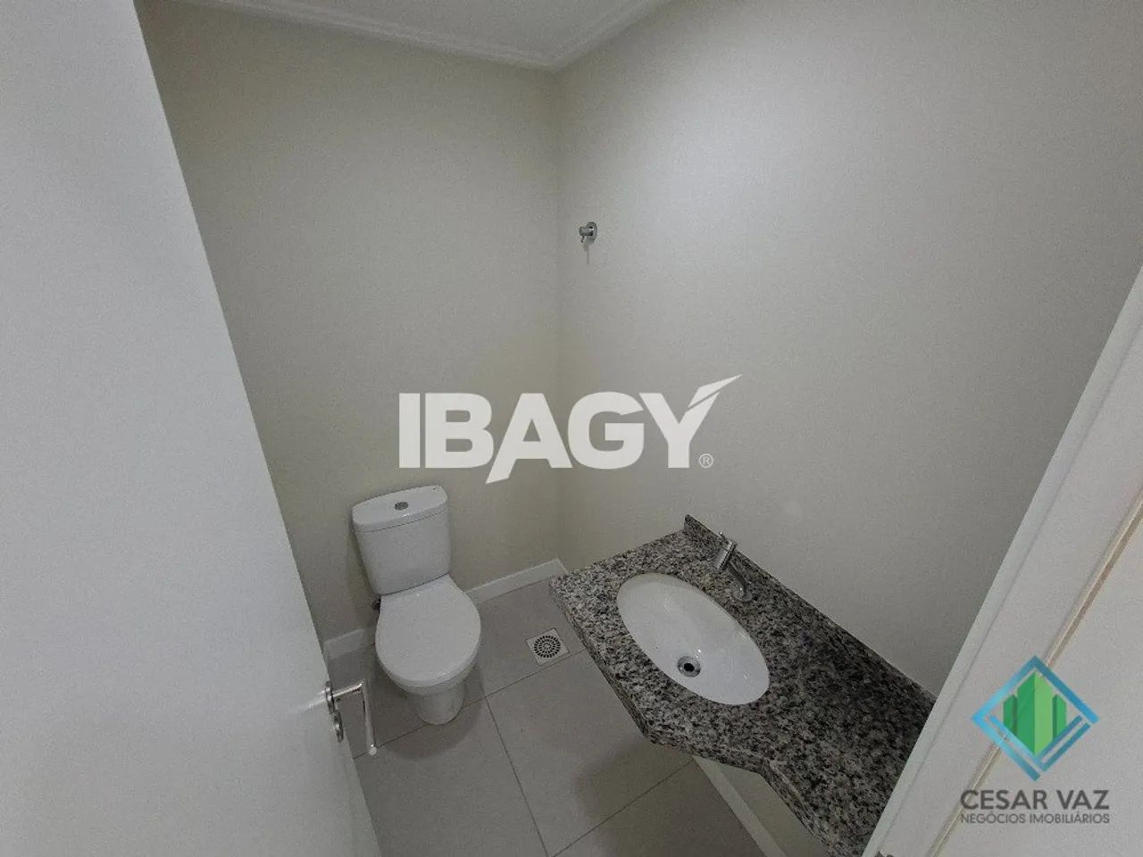 Sala comercial em excelente localização no bairro Trindade. - Foto 4