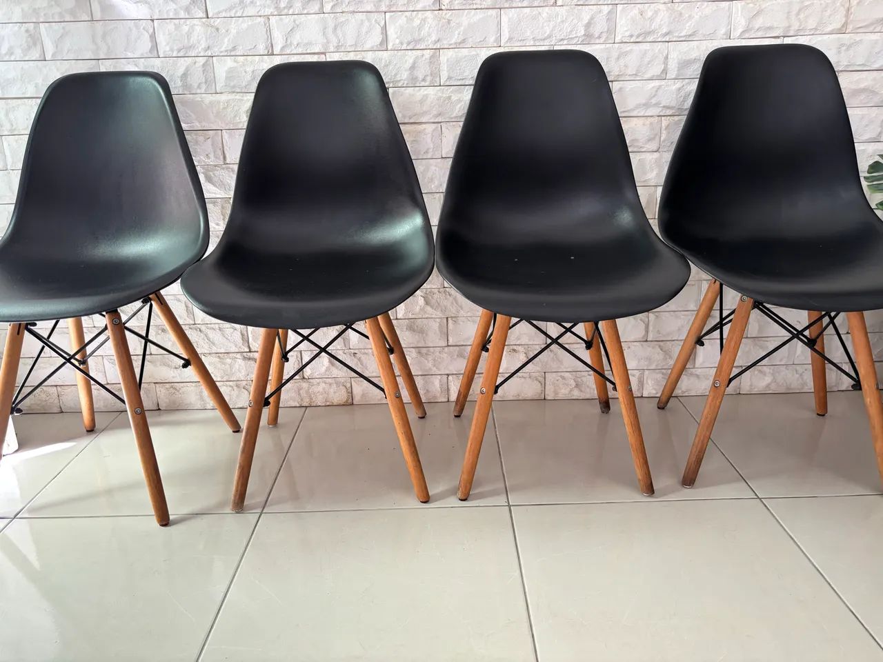 4 Cadeiras eames eiffel - Foto 3